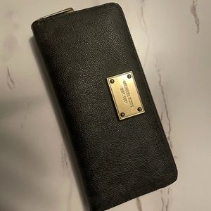 Michael Kors Wallet *Authentic*